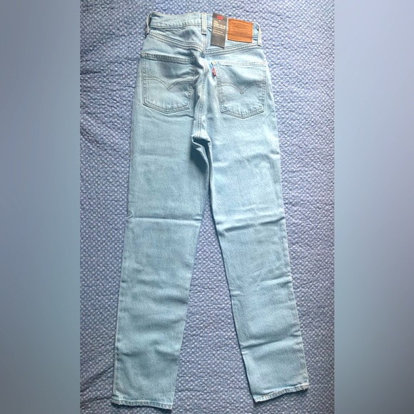 Levi’s High Rise Straight Light Wash - Picture 7 of 7
